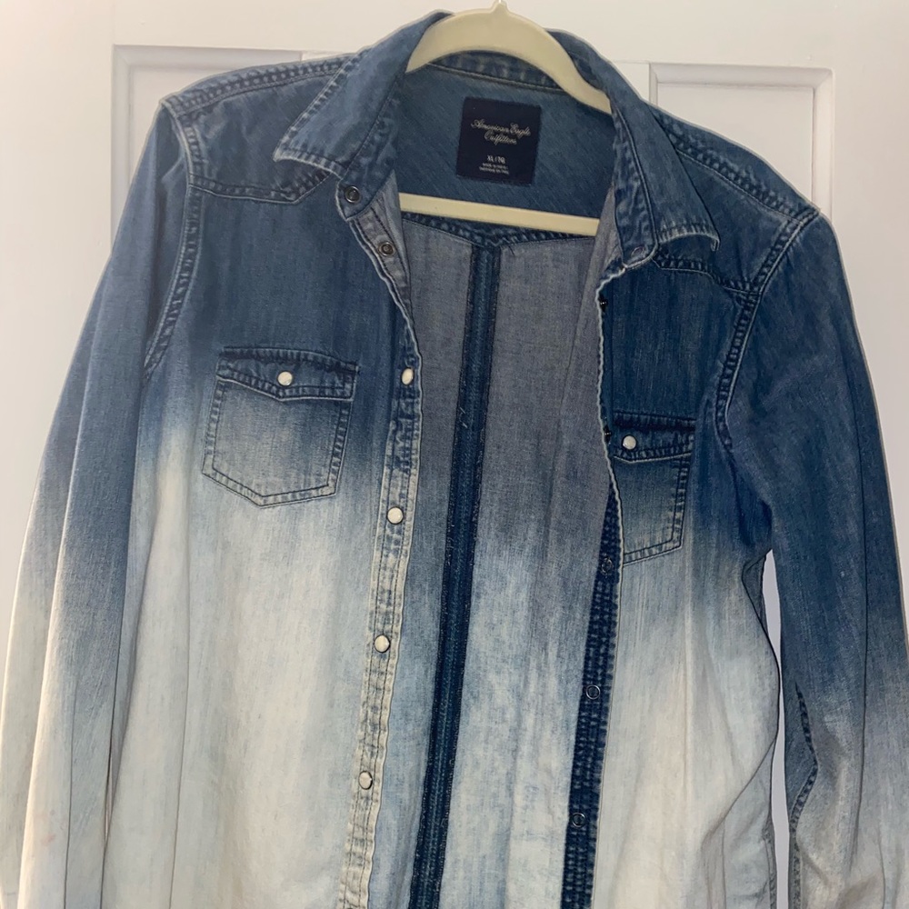 American Eagle button up